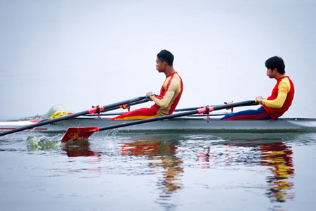 Tay chèo Nguyễn Văn Linh (trái).